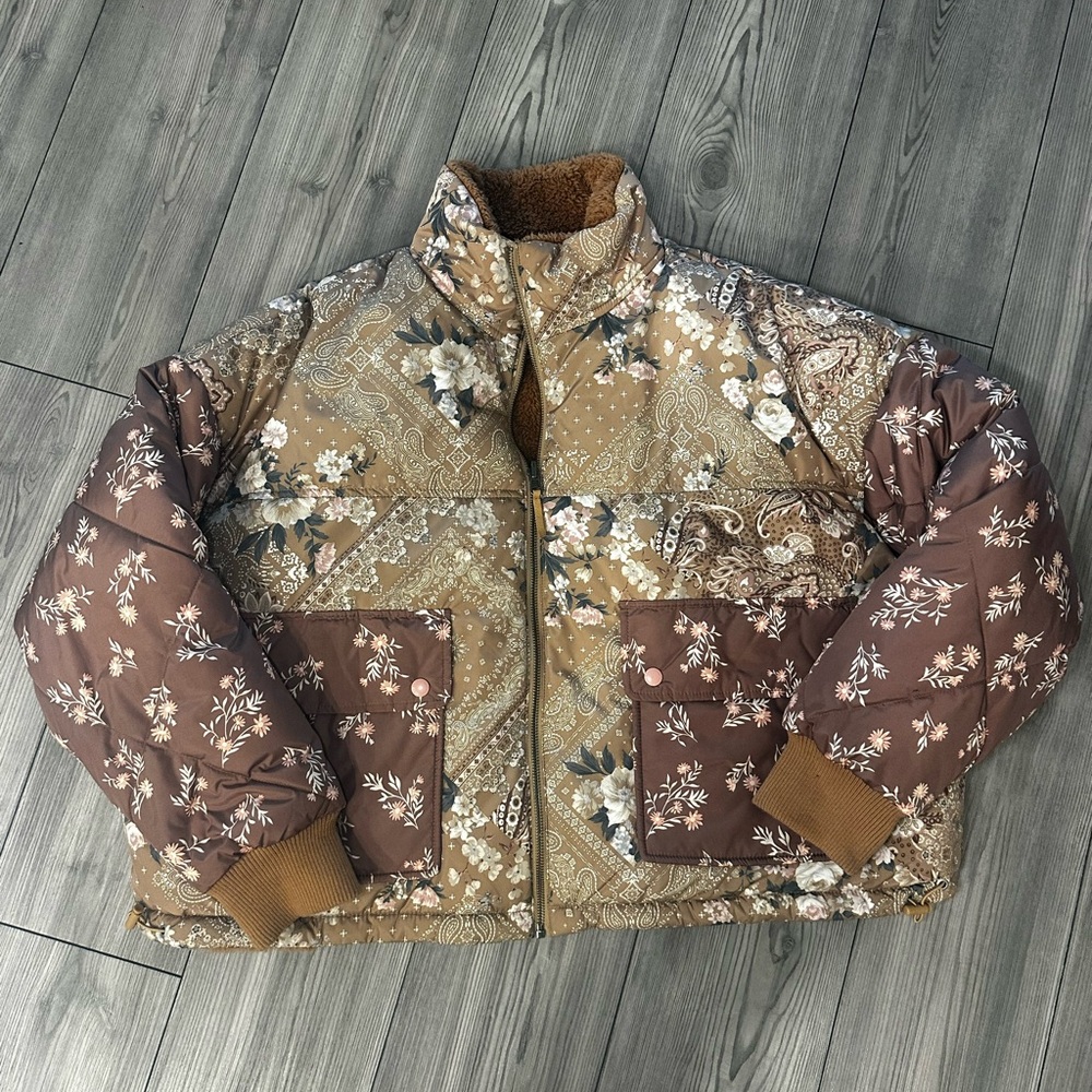 American Eagle Outfitters Floral Quilted Puffer Jacket Reversible